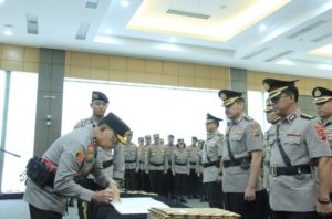 Kapolda Sumatera Barat Irjen Pol Suharyono, S.Ik, SH Pimpin Sertijab Beberapa Pati dan Kapolres