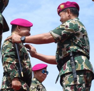 Jadi Warga Kehormatan Korps Marinir TNI AL , Kasad Terima Brevet Taifib dan Anti Teror Aspek Laut