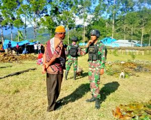 Selalu Jadi Solusi, Partisipasi Satgas Yonif Raider 142/KK Sukseskan Acara Bakar Batu Di Distrik Kelila