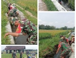 Peduli Kebersihan Lingkungan, Anggota Pos Selopuro Ajak Warga Bersihkan Saluran Irigasi
